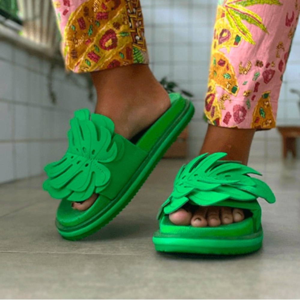 FARM Rio Bright Green Leaf Appliqué Slide Sandals